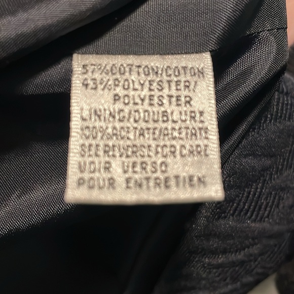 EUC Talbots black blazer with 4 buttons and a floral/paisley pattern thoughtout - Picture 8 of 8